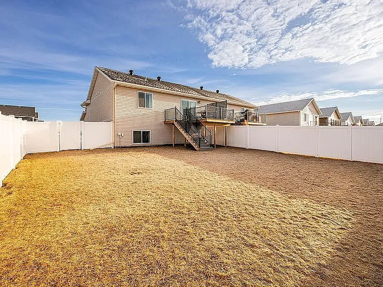 1063 Barnes Dr W — Photo 20