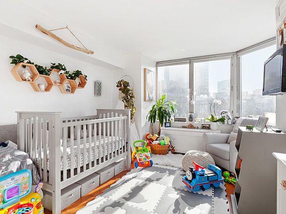5th image of 500 W 43rd St APT 30A