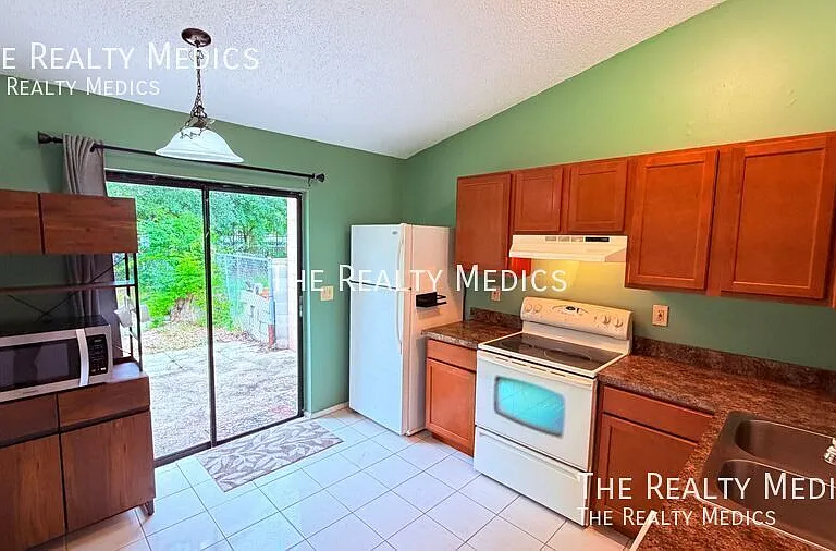 12209 Coral Reef Dr — Photo 10