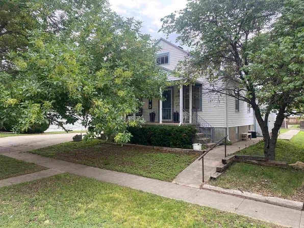 213 W 16th St, Hays, KS 67601