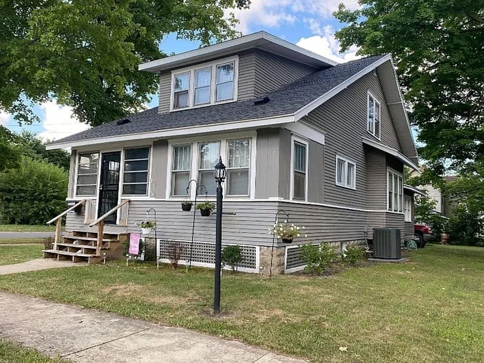 1st image of 902 7th St