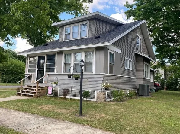 902 7th St, Three Rivers, MI 49093