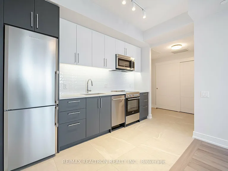 2525 Bathurst St #811 — Photo 3