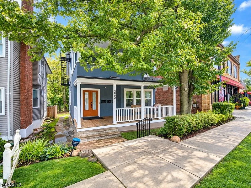 2 bed, 1.0 bath, $2,800 — Photo 2