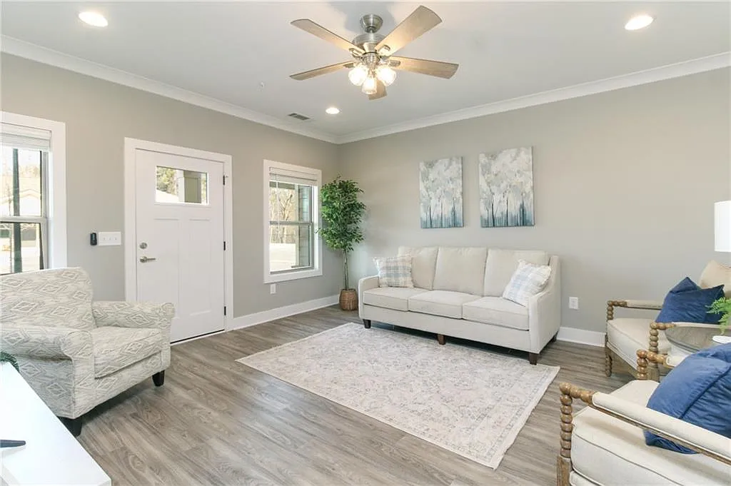 2 bed, 2.0 bath, 38550 sqft, $2,795 — Photo 2