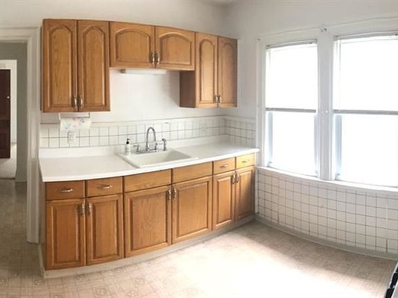5th image of 238 Saranac Ave