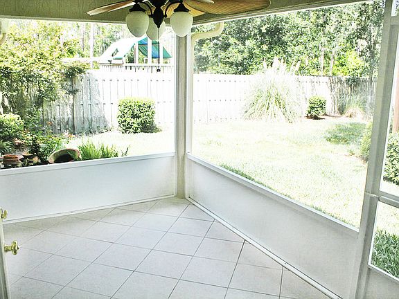 3rd image of 289 W Silverthorn Ln