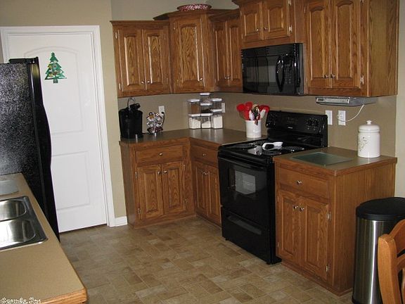 5th image of 1206 Meadows Dr