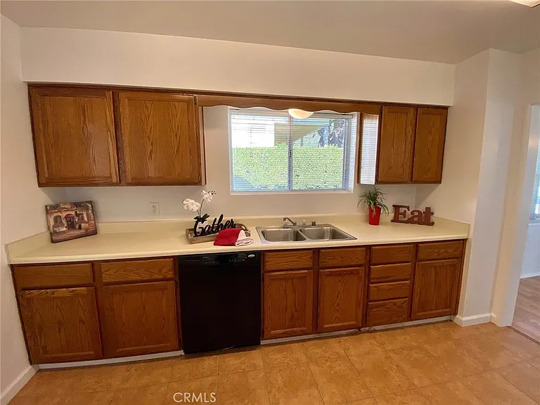 139 Acacia Ave — Photo 17