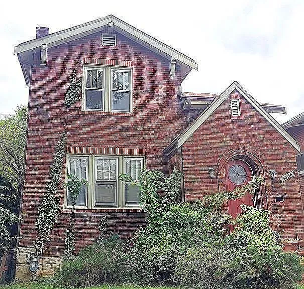4656 Lee Ave photo 1
