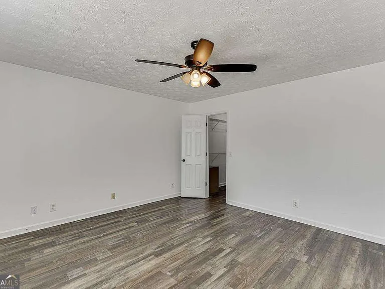 932 Clayton St — Photo 16