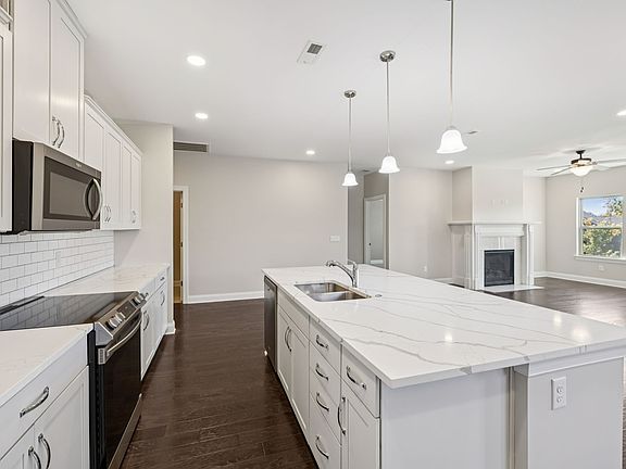 2nd image of 643 Fall Creek Cir