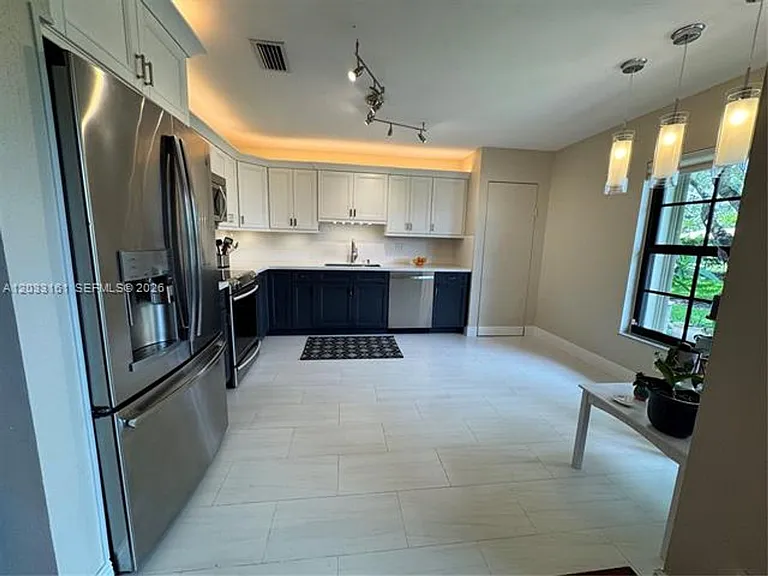 9023 Vineyard Lake Dr — Photo 2