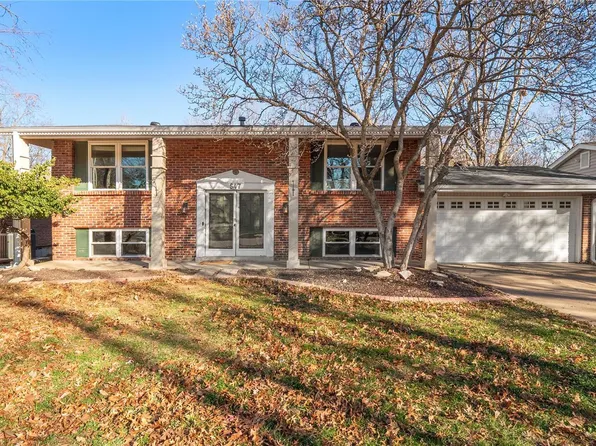 547 Golfwood Dr, Ballwin, MO 63021