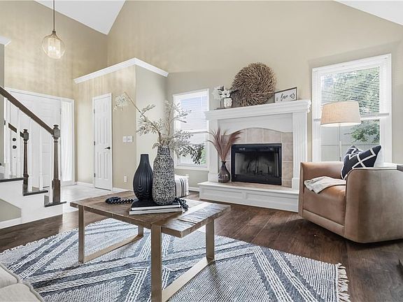 5th image of 4823 N Beacon Ave