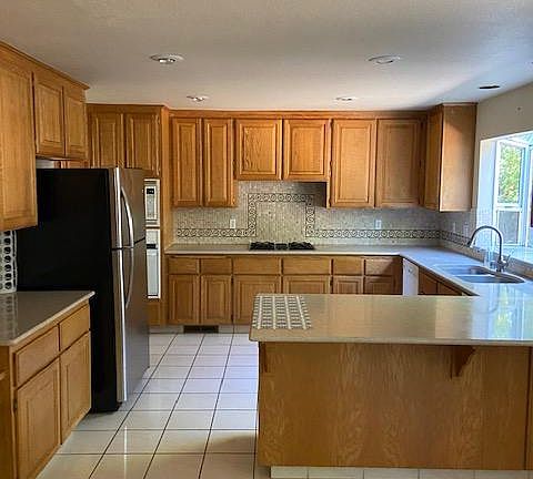 4th image of 1538 Parkmont Dr