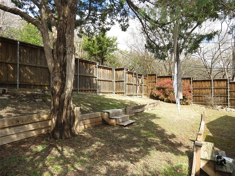 10505 Swallow Ln — Photo 3