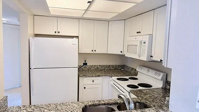 2 bed, 2.0 bath, 886 sqft, $1,775 — Photo 2