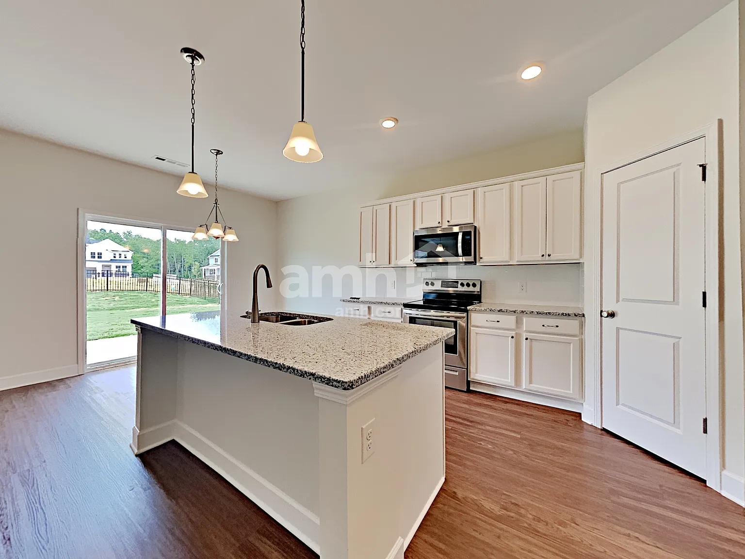 4 bed, 2.5 bath, 2297 sqft, $2,745 — Photo 4