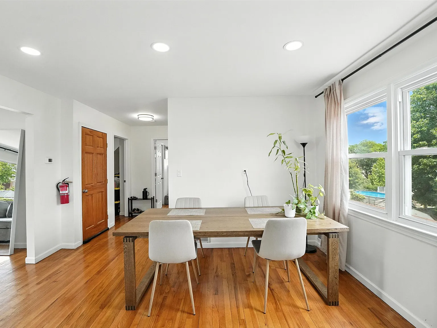 2 bed, 1.0 bath, $2,450 — Photo 4