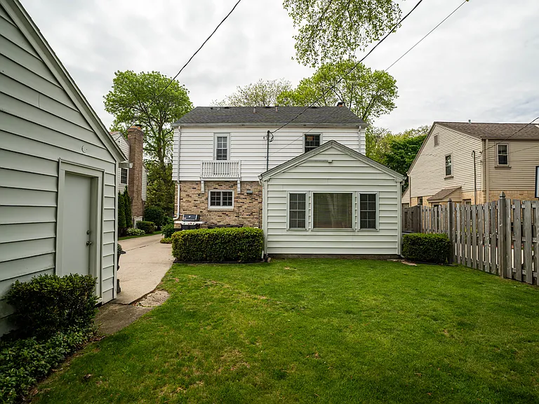 6014 N Kent Ave — Photo 41