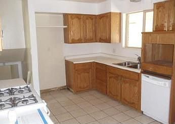 2nd image of 726 Lindon Dr