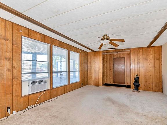 4th image of 5753 E Arbor Ave