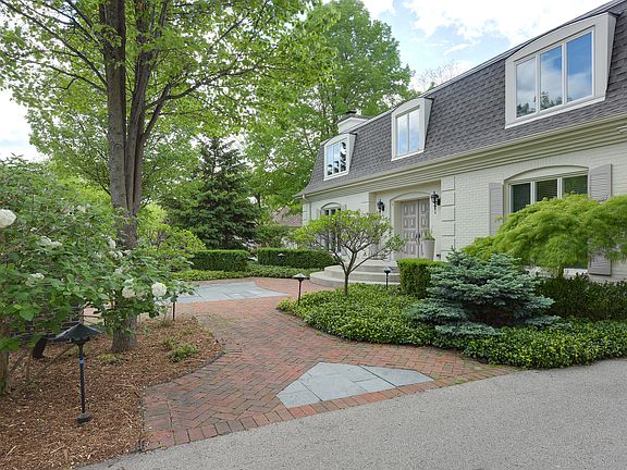 2nd image of 321 W Nokomis Ct