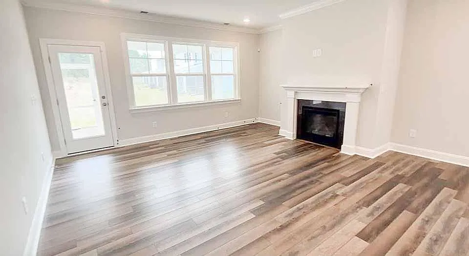5 bed, 2881 sqft, $2,890 — Photo 3