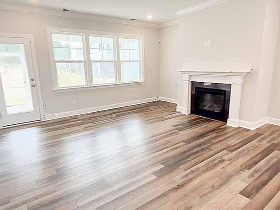 3rd image of 717 Grayson Ridge Ln