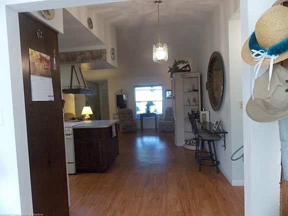 3rd image of 108 Hillcrest St