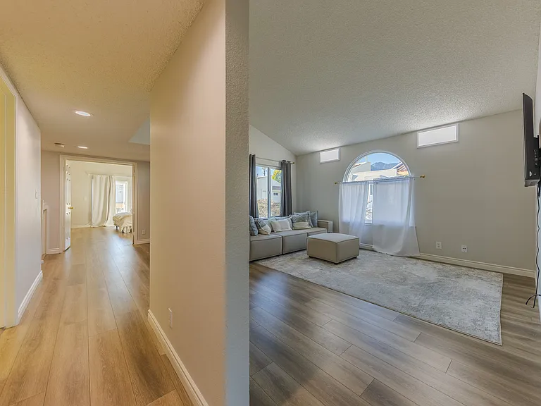 409 Genoa St — Photo 33