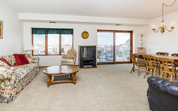 4th image of 14 S Ashland Ave APT 302