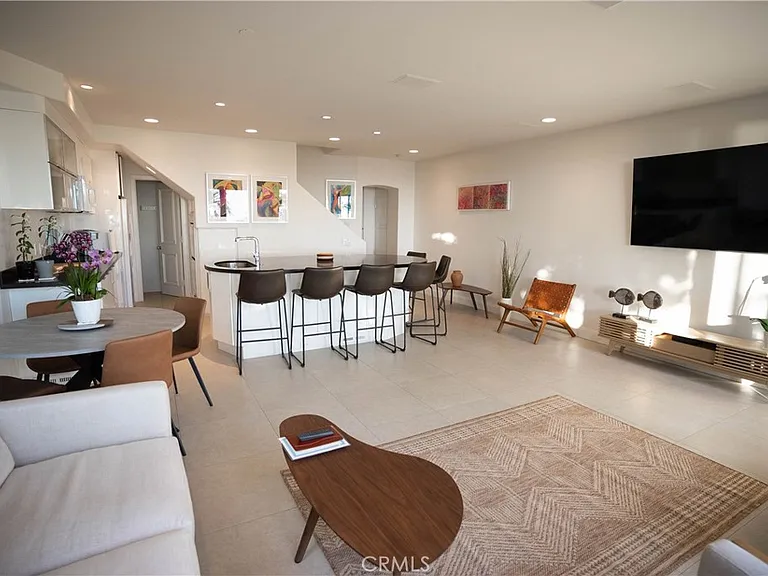 558 Cliff Dr — Photo 10