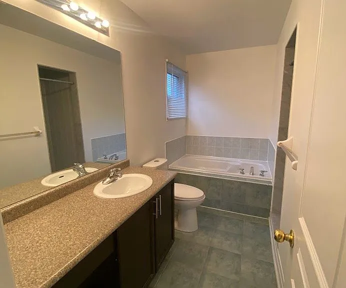 1812 Castlemore Ave — Photo 16