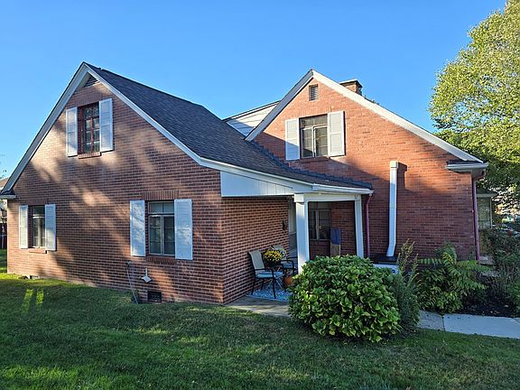 3rd image of 2827 Cypress St