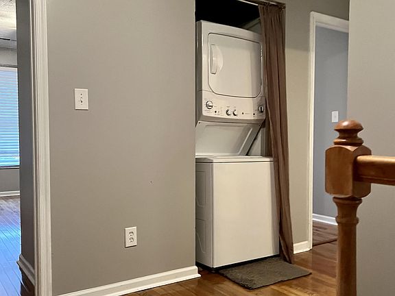 3rd image of 659 Wyndhurst Dr #1