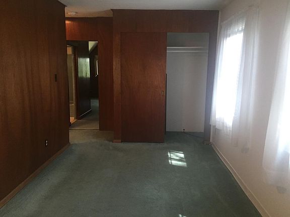 Living/dining room area