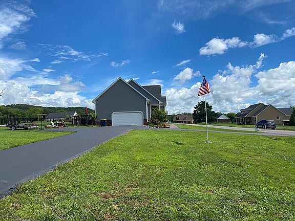 3rd image of 642 Allen Michael Ln