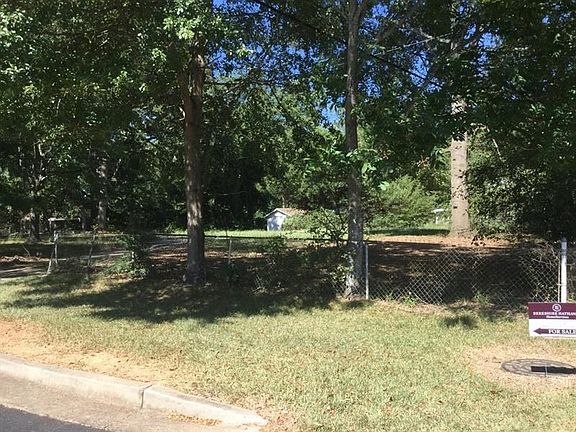 3rd image of 18 Railroad Ave