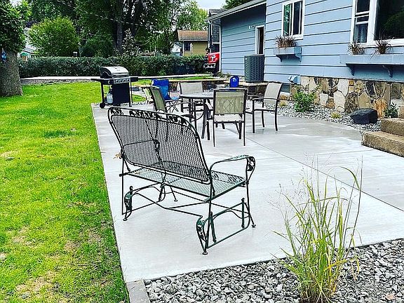 5th image of 807 Rolling Green Dr