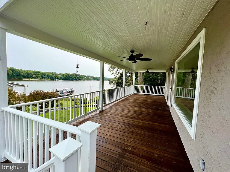 504 Walnut Dr — Photo 2