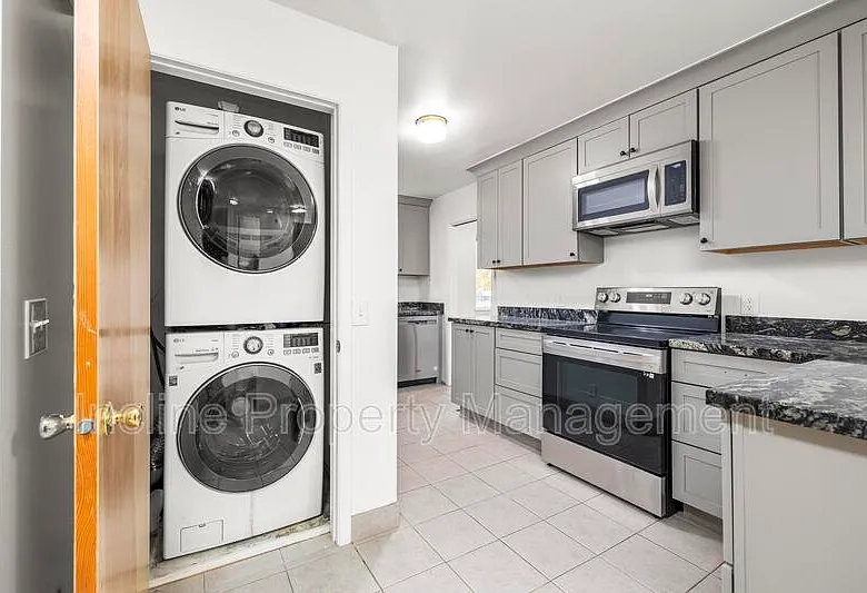 2 bed, 2.0 bath, 1400 sqft, $2,000 — Photo 4