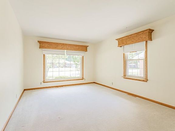 4th image of 2821 Southeast Blvd