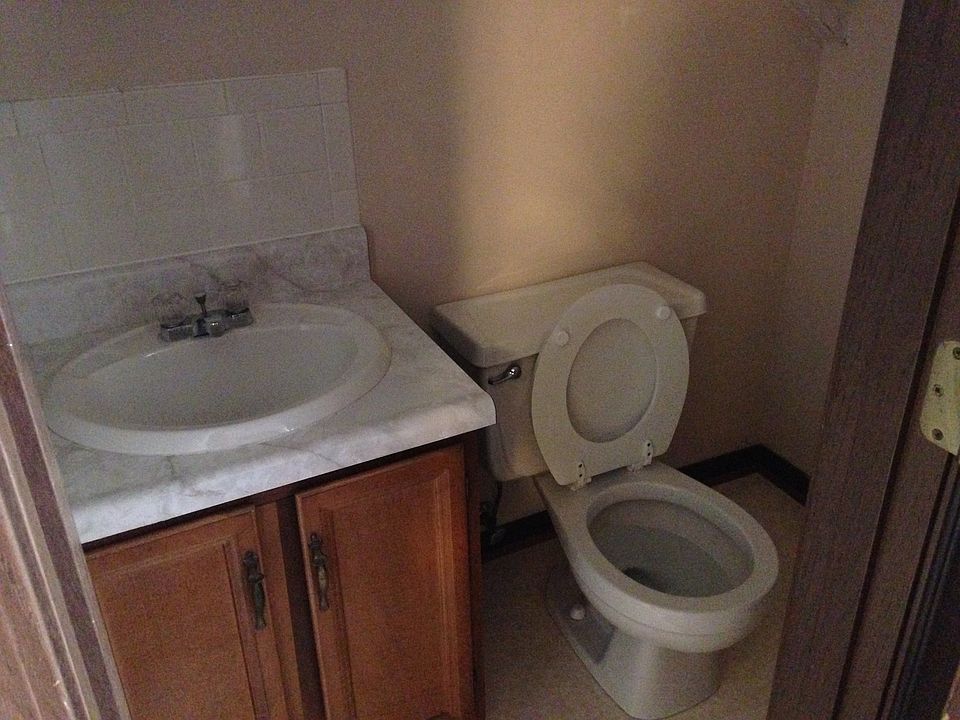 1/2 bathroom
