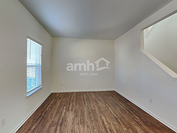 3rd image of 552 Larragan Dr