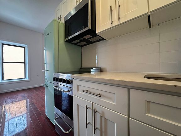 4th image of 350 Greene Ave APT 7