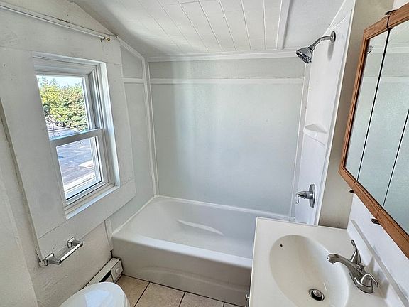 3rd image of 317 N 6th St APT 5