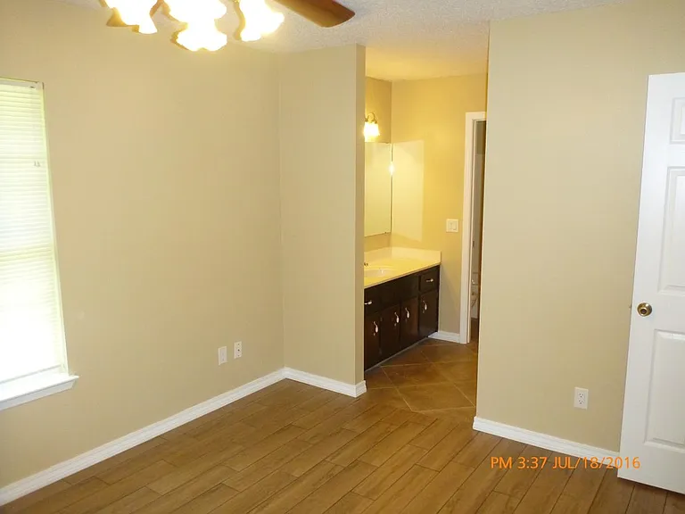 5555 Crestwood Dr — Photo 14