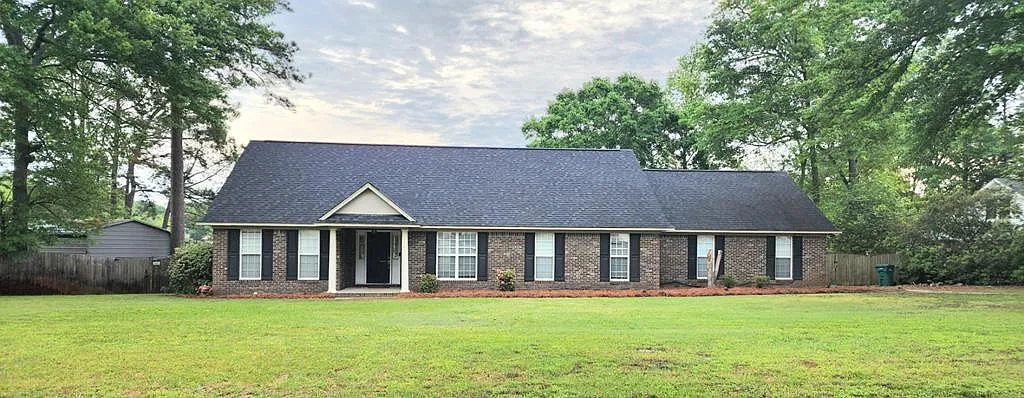4 bed, 2.0 bath, 1986 sqft, $2,100 — Photo 1